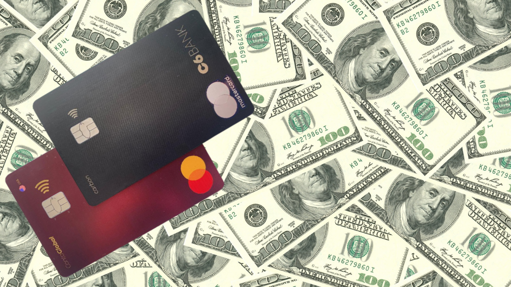 Dólar em espécie, cartão de crédito ou cartão pré-pago? Qual é a melhor opção?